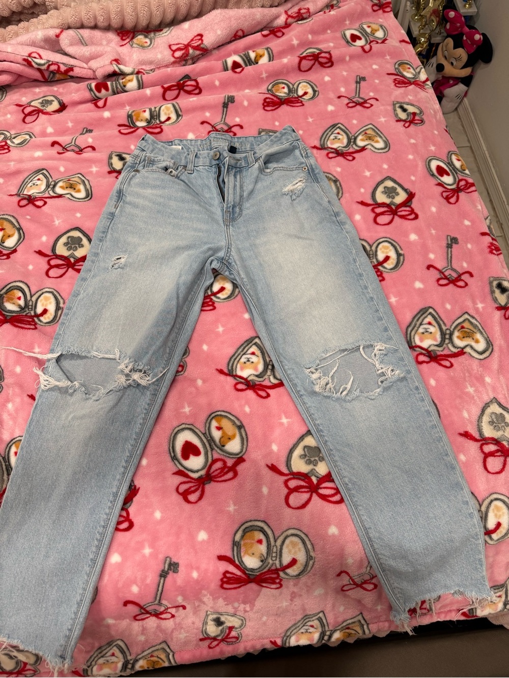 American Eagle Light Wash Distressed Women’s Jeans - Casual High-Rise Style